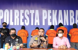 Polisi Tangkap 5 Penumpang Bandara Pekanbaru dengan Hasil Swab PCR Palsu