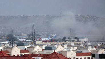 Serangan Bom di Bandara Kabul, AS Lanjutkan Evakuasi Warga 