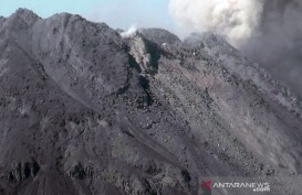 Gunung Merapi Meluncurkan Awan Panas 2 Km ke Arah Barat Daya