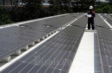 PENGEMBANGAN ENERGI TERBARUKAN : Bisnis PLTS Atap Kian Pikat Investor