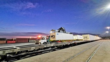 Angkutan Logistik Kereta Api di Terminal Petikemas Surabaya Mulai Beroperasi