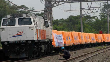 KA Logistik di Terminal Peti Kemas Surabaya Kembali Beroperasi