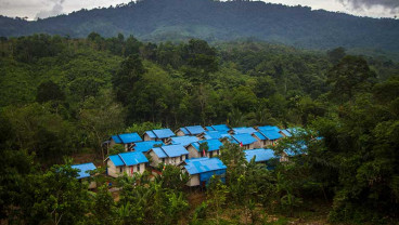 Kemensos Berikan Bantuan Untuk Komunitas Adat Terpencil di Kalimantan