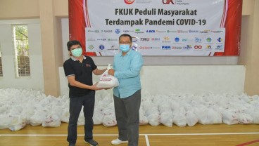 Industri Keuangan Membagikan 2.000 Paket Sembako di Lombok dan Sumbawa