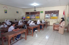 Sidak Pembelajaran di Klaten, Ganjar Temukan Sekolah Tak Disiplin Prokes