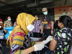 Pedagang Mi dan Bakso Sudah Vaksin di Jateng Bakal Ditandai Stiker Khusus
