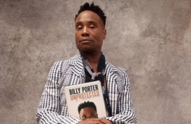 Bergaya Nyentrik, Begini Penampilan Billy Porter di Emmy Awards 2021