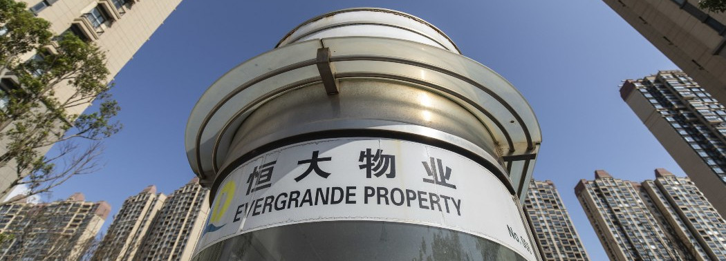 Papan penunjuk properti milik Evergrande di China. /Bloomberg