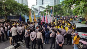 Massa BEM SI Tiba di Sekitar Kawasan Gedung KPK, Aparat Gabungan Siaga