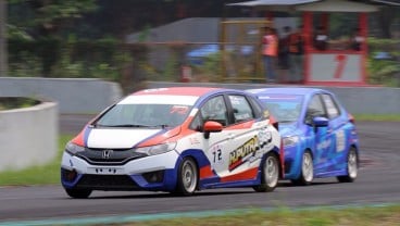 Pembalap Muda Unjuk Gigi di Honda Brio-Jazz Speed Challenge