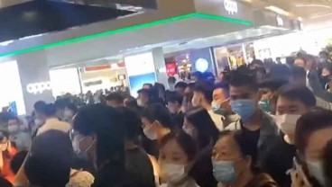 Viral Ratusan Orang di China Berlarian di Mal, Berebut Beli iPhone 13 