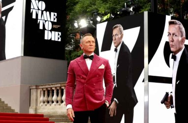 Tampil Ciamik di Premiere No Time To Die, Jas Warna Pink Daniel Craig Jadi Perdebatan 