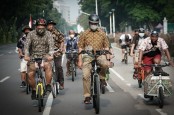 Cara Anies Peringati Hari Batik Nasional, Bersepeda dan Mengenakan Batik