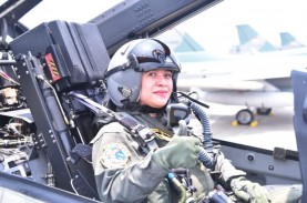 Puan Dapat Wing Penerbang pada HUT Ke-76 TNI