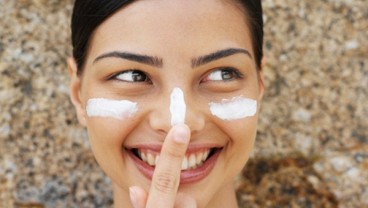 5 Alasan Kamu Harus Mengoleskan Sunscreen Setiap Hari