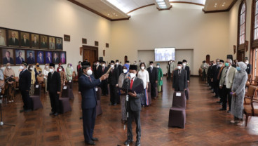 Rektor UGM Lantik 19 Dekan Baru, Ini Daftarnya