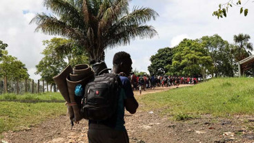 Ratusan Imigran Rela Berjalan Kaki Selama Enam Hari di Jalur Berbahaya Untuk Mendapatkan Suaka