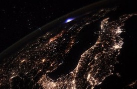 Astronot Temukan Fenomena Kilatan Cahaya Langka di Atmosfer Bumi dari Luar Angkasa