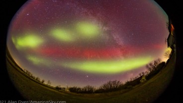 Fenomena Solar Flare Ciptakan Aurora Menakjubkan