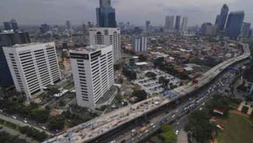 Berteduh di Bawah Flyover Terancam Denda Rp250 Ribu