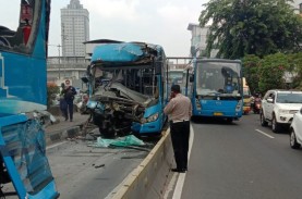 Kronologi Tabrakan Maut Bus Transjakarta di MT Haryono,…