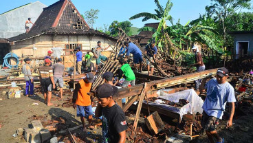 Rumah Warga di Grobogan Jawa Tengah Roboh Diterjang Angin Puting Beliung