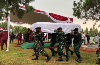 Mahfud MD Pimpin Pemakaman Eks Mensesneg Sudi Silalahi
