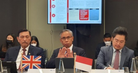 Ketua Dewan Komisioner OJK Wimboh Santoso, dalam acara Capital Market Day di London, Inggris, Jumat (29/10/2021), mengajak investor mancanegara untuk menanamkan investasinya di pasar modal Indonesia seiring dengan prospek pemulihan ekonomi./ OJK.