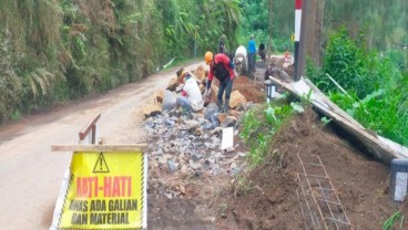 Sembilan Ruas Jalan Menuju Bromo di Kecamatan Tosari Diperbaiki