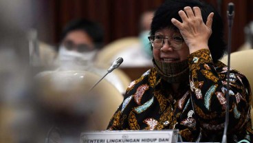 Menteri Siti Nurbaya, Atas Nama Pembagunan Deforestasi Dihalalkan