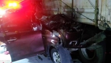 Avanza Seruduk Truk Tronton di Tol Solo-Ngawi, Ini Daftar Korbannya