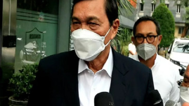 Luhut Tenangkan Istrinya Soal Tudingan Bisnis PCR, Begini Pesannya 
