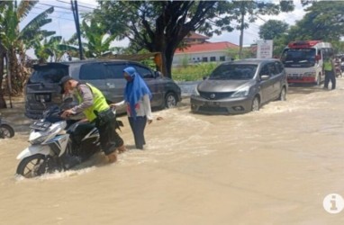 Banjir Kali Lamong Gresik Mulai Genangi Permukiman