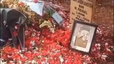 Warga Terus Berdatangan, Makam Vanessa Angel dan Bibi Ardiansyah Jadi Bahan Konten