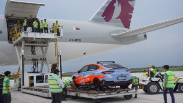 Boeing 777F Pengangkut Logistik WSBK 2021 Tiba di Bandara Lombok