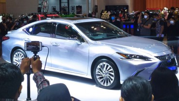 Lexus Meluncurkan ES 300h di GIIAS 2021 