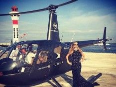 Intip Gaun Pernikahan Mewah Paris Hilton, Dirancang Oscar de la Renta