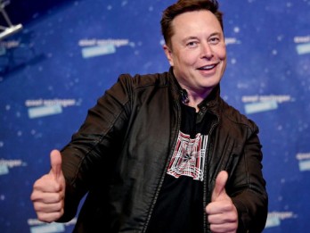 Elon Musk Ejek Bernie Sanders, Potensi Jual Saham Tesla Lagi