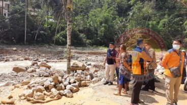 Banjir Batu Terjang Pacitan, Fenomena Apa Ini?