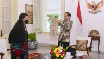 Jokowi Hadiahkan Tas Noken ke Menlu Selandia Baru