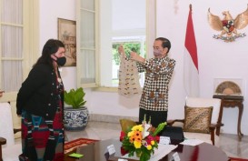 Jokowi Hadiahkan Tas Noken ke Menlu Selandia Baru