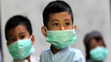 6 Cara Membiasakan Anak Memakai Masker Saat di Luar Rumah