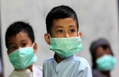 6 Cara Membiasakan Anak Memakai Masker Saat di Luar Rumah