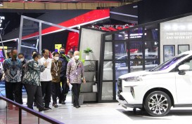 Di Booth Toyota, Jokowi Dipamerkan Mobil Ini