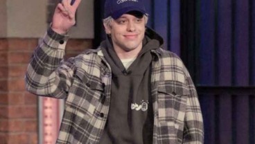 Profil Pete Davidson, Pacar Baru Kim Kardashian yang Pernah Gagal Tunangan dengan Ariana Grande