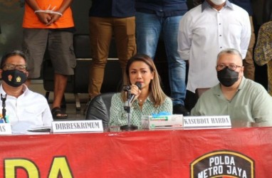 Tersangka Kasus Mafia Tanah Nirina Zubir Serahkan Diri ke Polisi