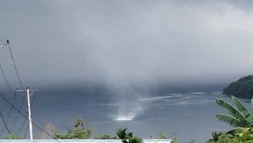 Fenomena Alam Waterspout di Manokwari Timur Jadi Perbincangan