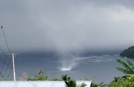 Fenomena Alam Waterspout di Manokwari Timur Jadi Perbincangan