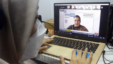 LAYANAN DALAM JARINGAN : Transaksi Digital Maybank Meningkat