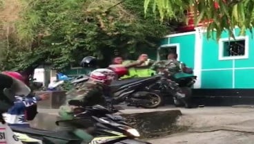 Viral, Video 2 Polisi Terlibat Adu Jotos dengan Seorang Anggota TNI di Maluku